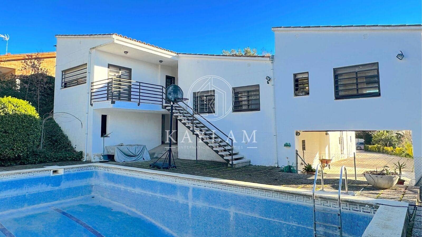 6 soveværelse Villa til salg i Can Carbonell - € 420.000 (Ref: 8056620)