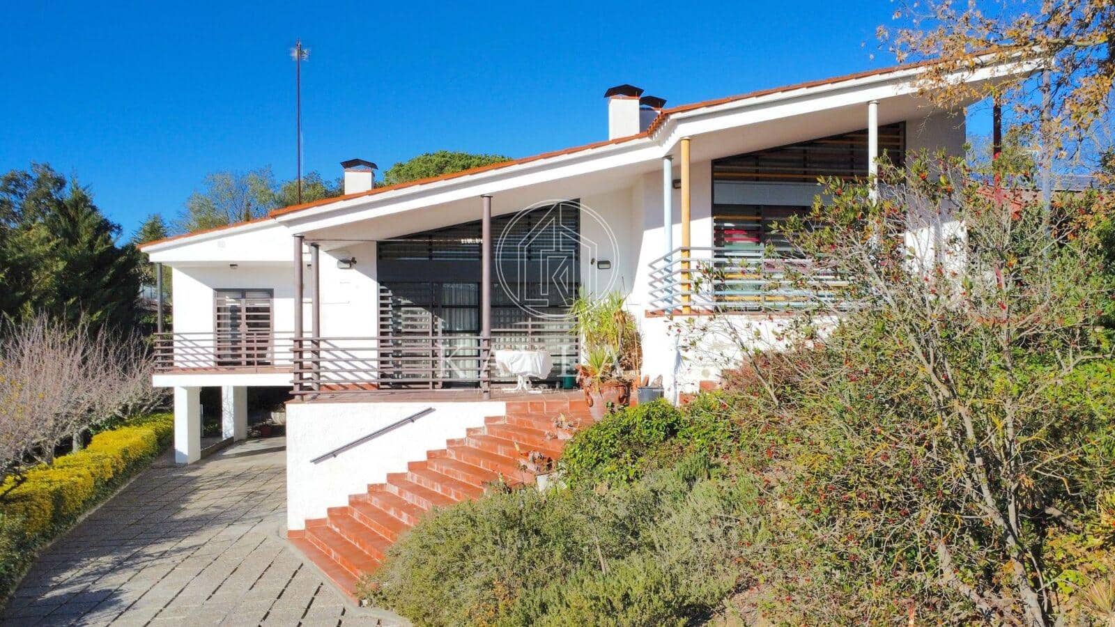 6 soveværelse Villa til salg i Can Carbonell - € 420.000 (Ref: 8056620)