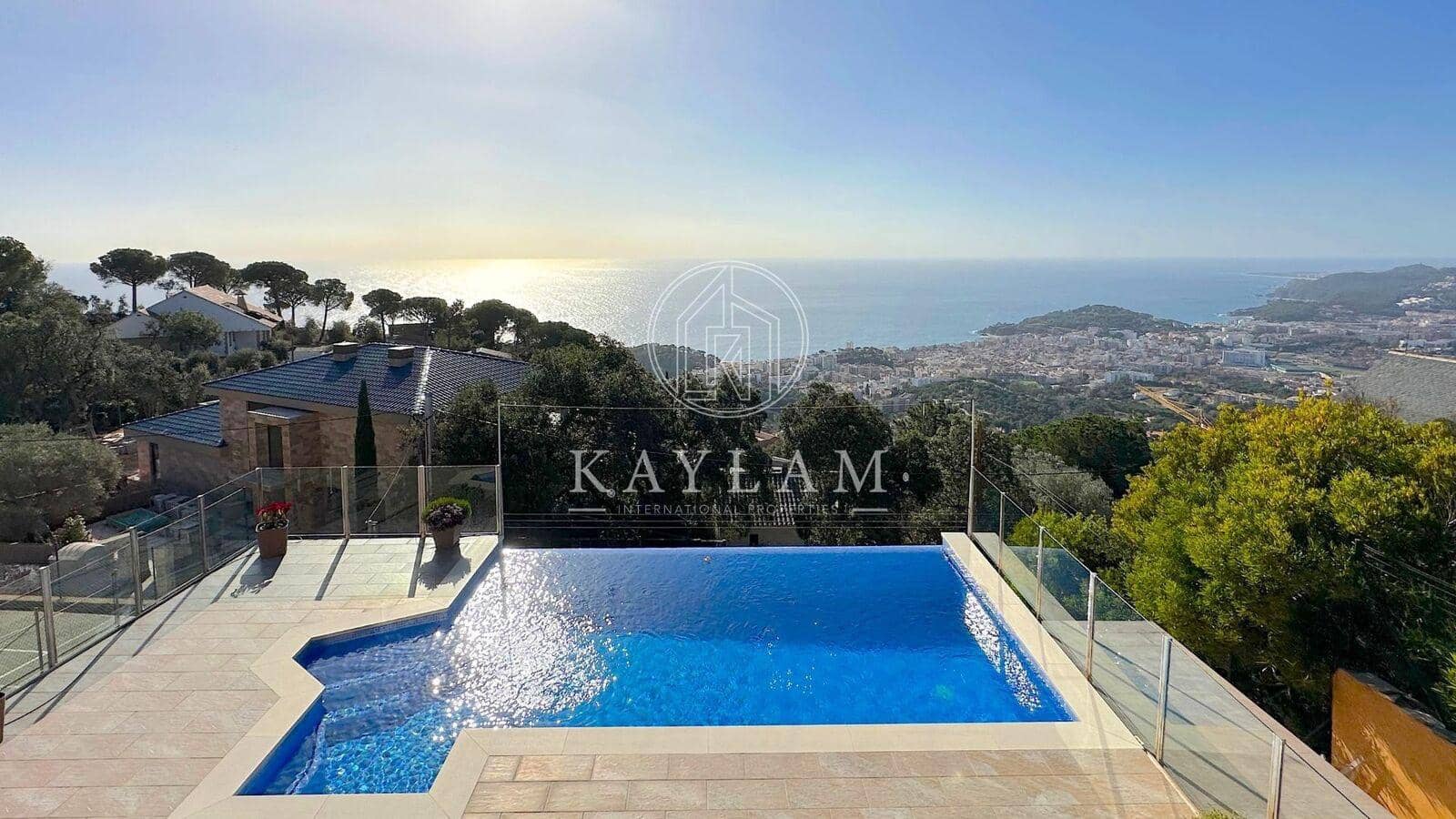 4 soveværelse Villa til salg i Lloret de Mar med garage - € 529.900 (Ref: 8097705)