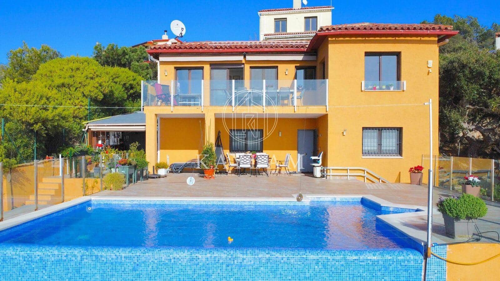 4 soveværelse Villa til salg i Lloret de Mar med garage - € 529.900 (Ref: 8097705)