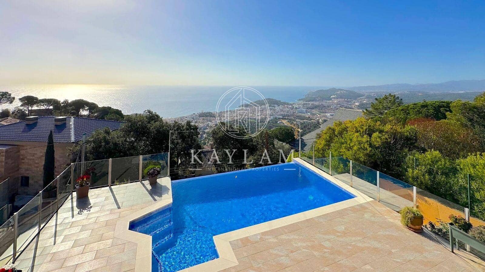 4 soveværelse Villa til salg i Lloret de Mar med garage - € 529.900 (Ref: 8097705)