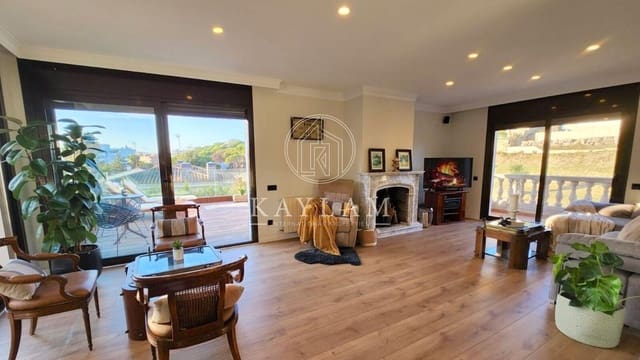 4 slaapkamer Villa te koop in Fenals, Lloret de Mar - € 1.950.000 (Ref: 8130066)