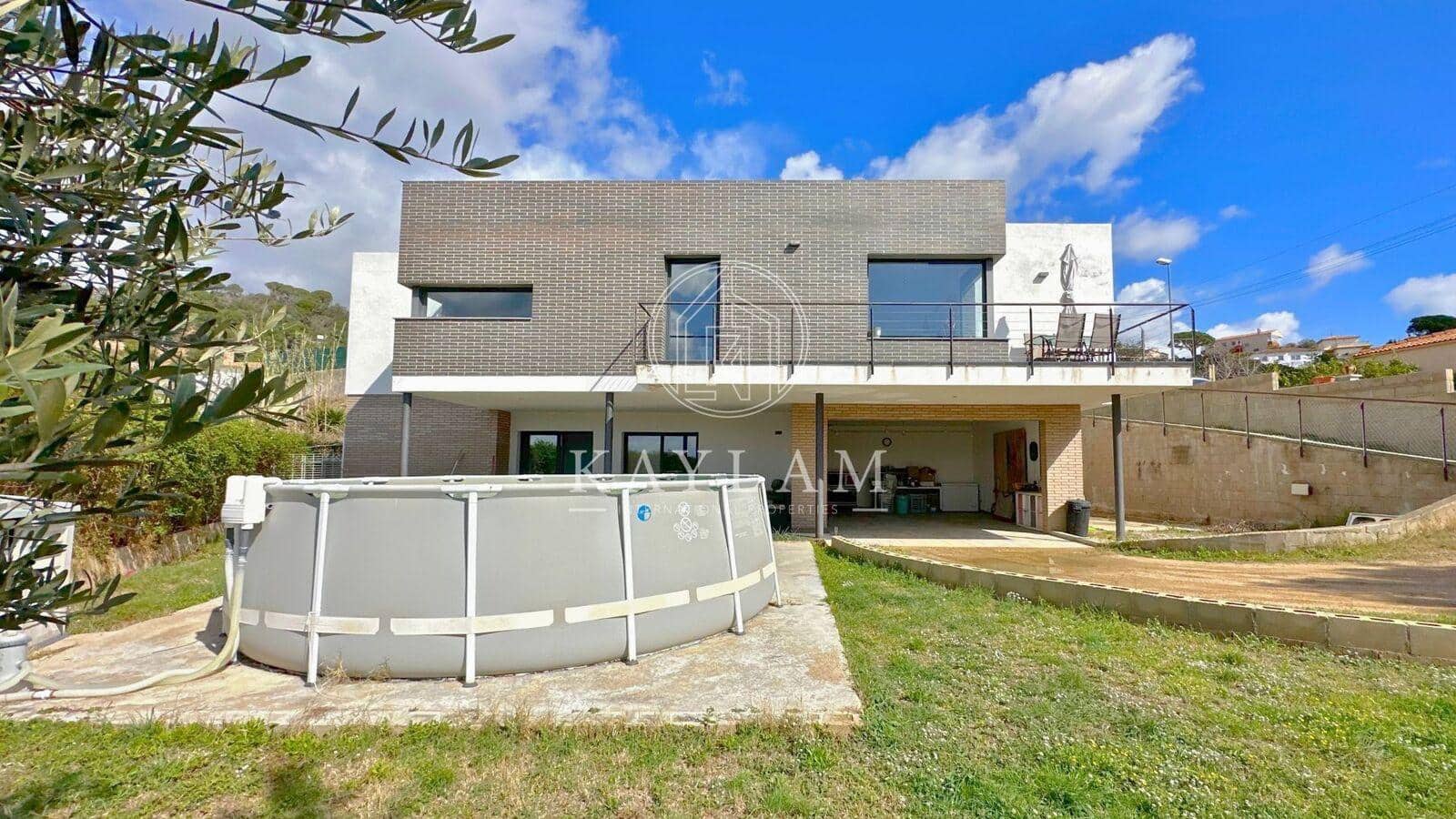 3 makuuhuone Huvila myytävänä paikassa Lloret de Mar - 399 000 € (Ref: 8146360)