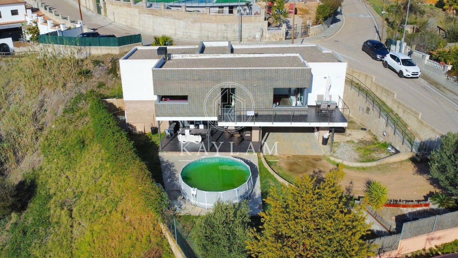 3 makuuhuone Huvila myytävänä paikassa Lloret de Mar - 399 000 € (Ref: 8146360)