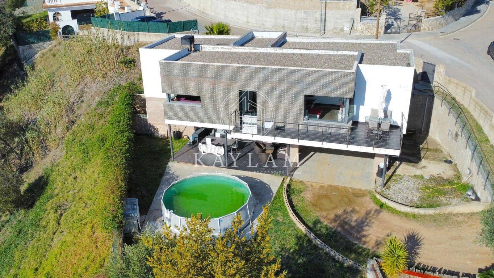 3 makuuhuone Huvila myytävänä paikassa Lloret de Mar - 399 000 € (Ref: 8146360)