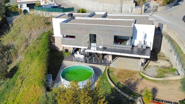 3 makuuhuone Huvila myytävänä paikassa Lloret de Mar - 399 000 € (Ref: 8146360)