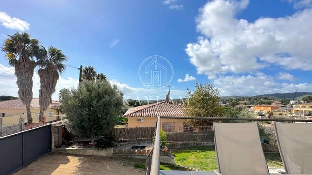 3 makuuhuone Huvila myytävänä paikassa Lloret de Mar - 399 000 € (Ref: 8146360)