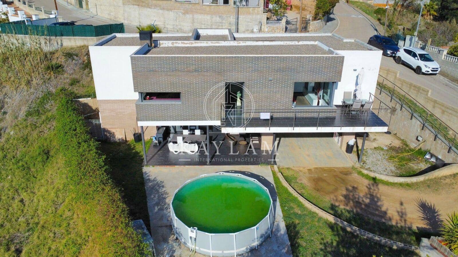 3 makuuhuone Huvila myytävänä paikassa Lloret de Mar - 399 000 € (Ref: 8146360)