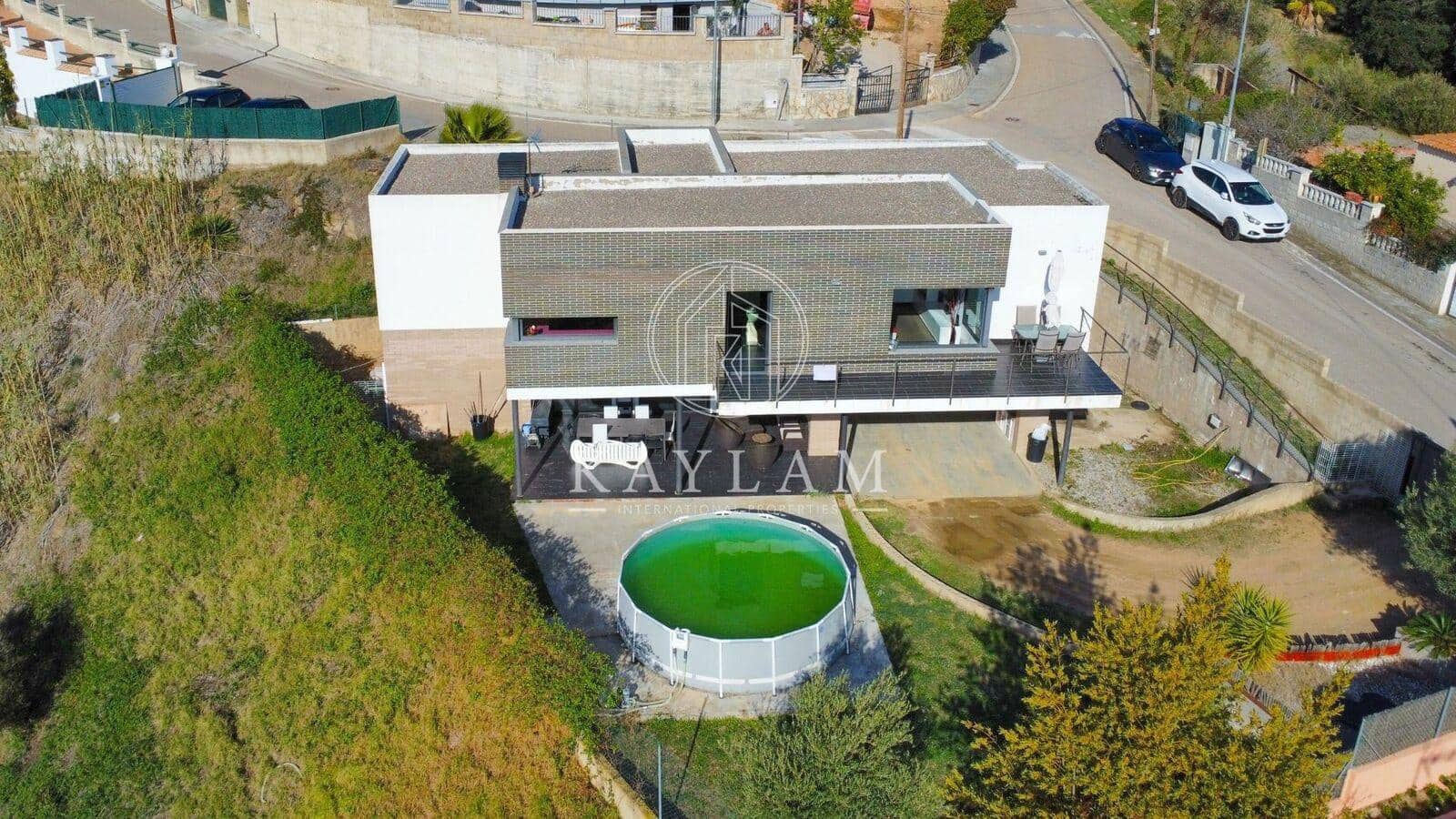 3 makuuhuone Huvila myytävänä paikassa Lloret de Mar - 399 000 € (Ref: 8146360)