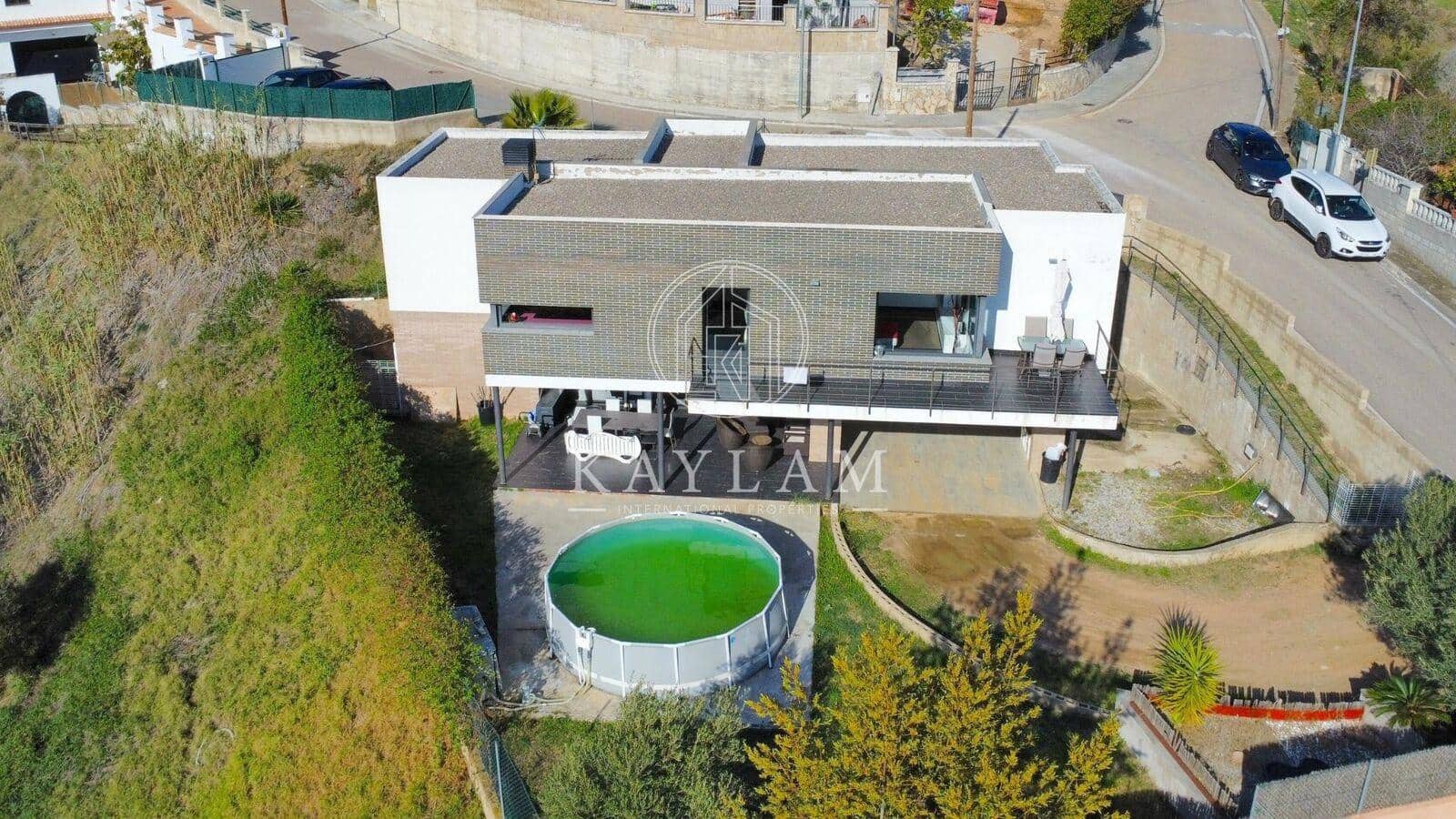 3 makuuhuone Huvila myytävänä paikassa Lloret de Mar - 399 000 € (Ref: 8146360)