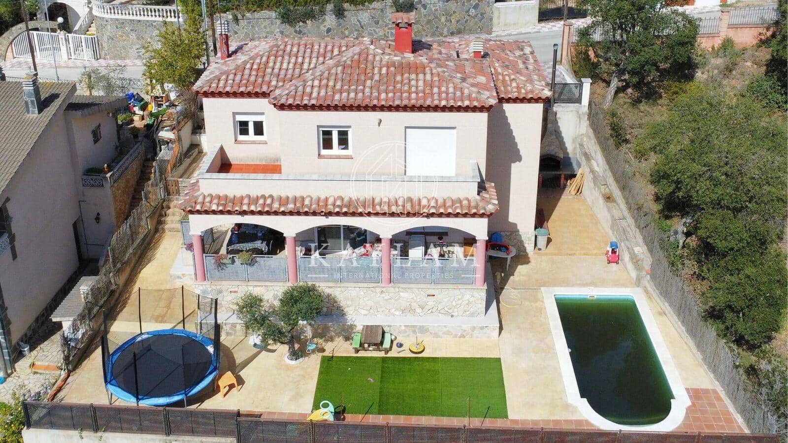 4 soverom Villa til salgs i Lloret de Mar - € 315 000 (Ref: 8148598)
