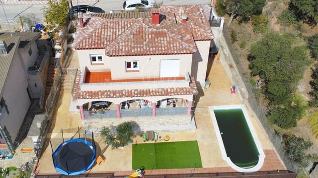 4 soverom Villa til salgs i Lloret de Mar - € 315 000 (Ref: 8148598)
