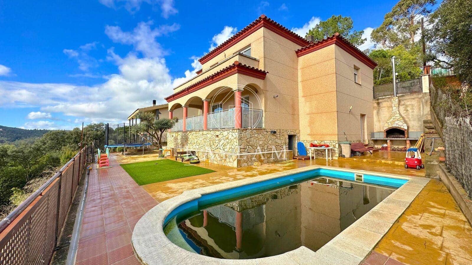 4 soverom Villa til salgs i Lloret de Mar - € 315 000 (Ref: 8148598)