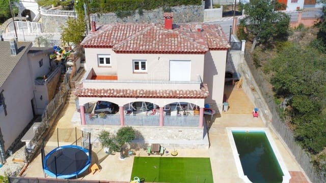 4 soverom Villa til salgs i Lloret de Mar - € 315 000 (Ref: 8148598)