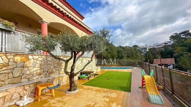 4 soverom Villa til salgs i Lloret de Mar - € 315 000 (Ref: 8148598)