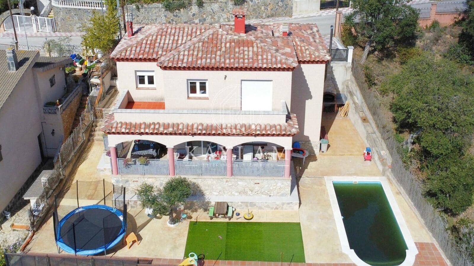 4 soverom Villa til salgs i Lloret de Mar - € 315 000 (Ref: 8148598)