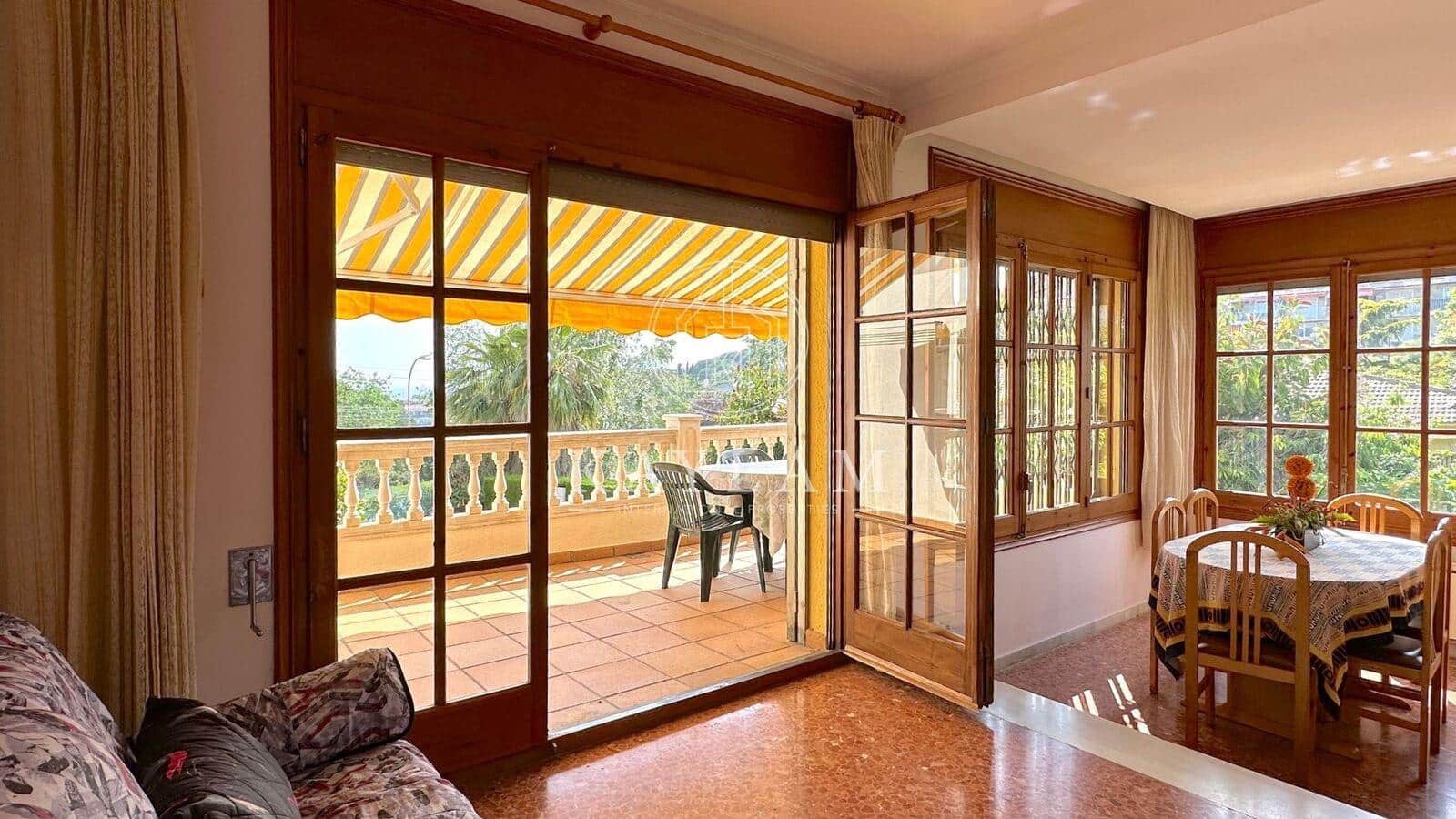 3 slaapkamer Villa te koop in Lloret de Mar met garage - € 650.000 (Ref: 8158623)