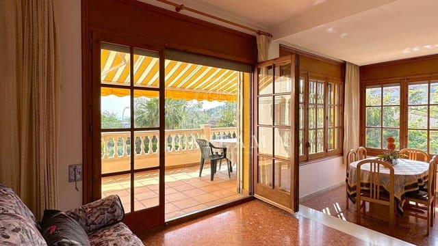 3 slaapkamer Villa te koop in Lloret de Mar met garage - € 650.000 (Ref: 8158623)