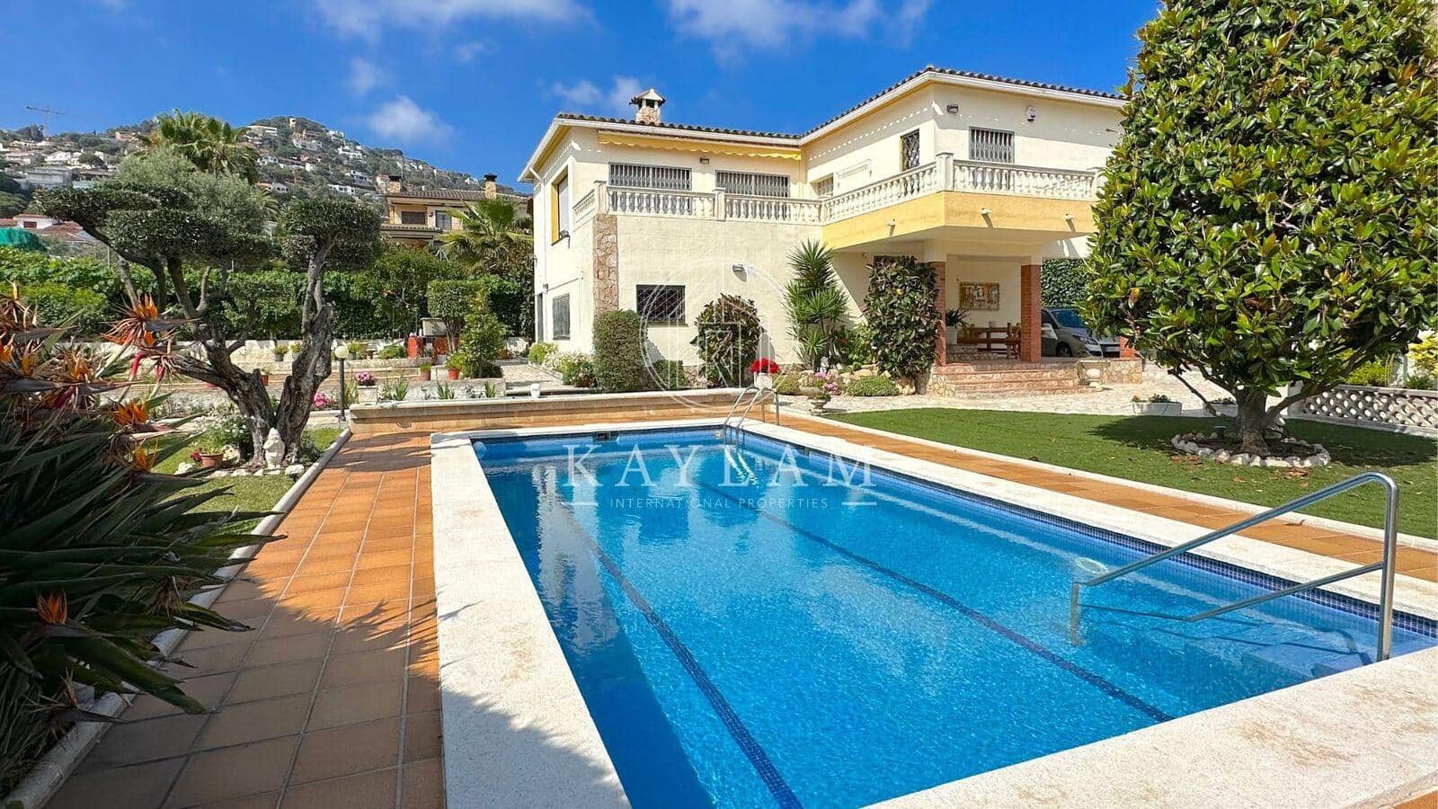 3 slaapkamer Villa te koop in Lloret de Mar met garage - € 650.000 (Ref: 8158623)