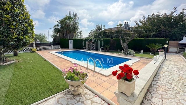 3 slaapkamer Villa te koop in Lloret de Mar met garage - € 650.000 (Ref: 8158623)