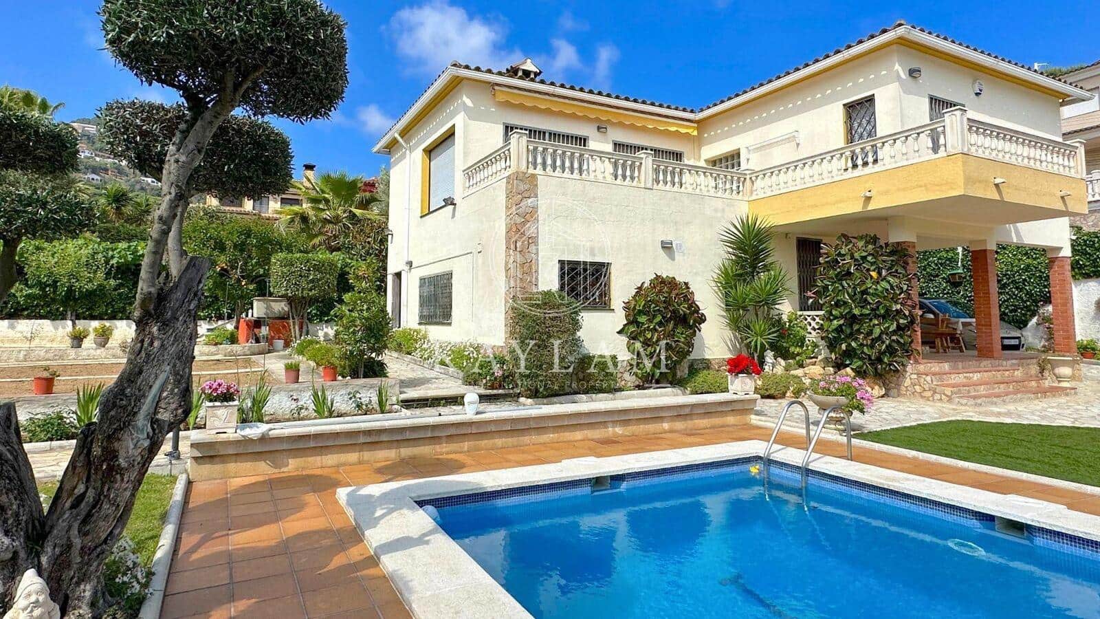 3 slaapkamer Villa te koop in Lloret de Mar met garage - € 650.000 (Ref: 8158623)