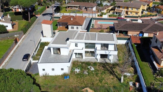 4 soveværelse Villa til salg i Lloret de Mar - € 750.000 (Ref: 8199585)