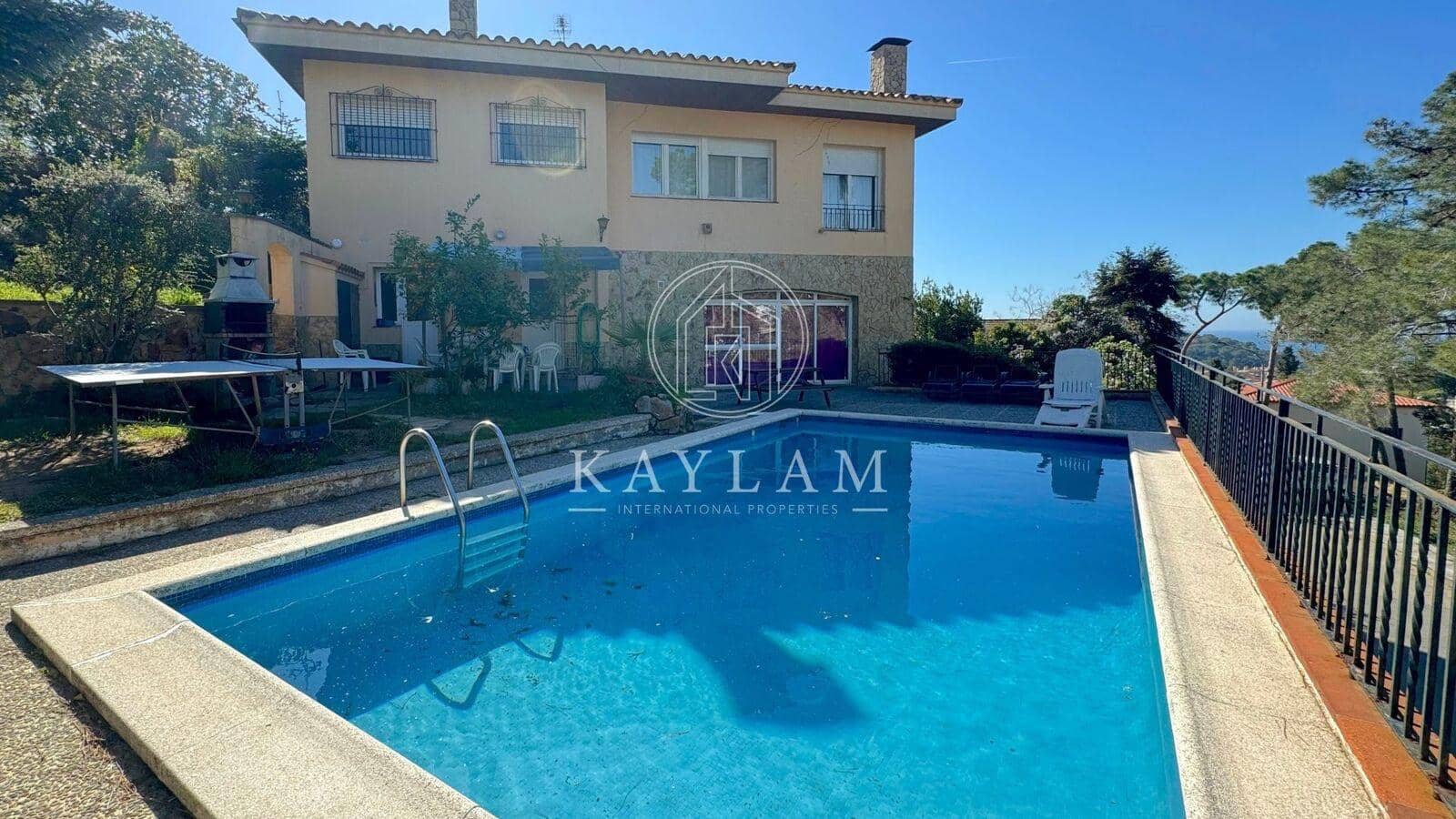 7 soveværelse Villa til salg i Lloret de Mar med garage - € 650.000 (Ref: 8202092)