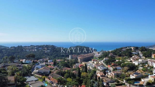 7 slaapkamer Villa te koop in Roca Grossa, Lloret de Mar met garage - € 650.000 (Ref: 8202092)