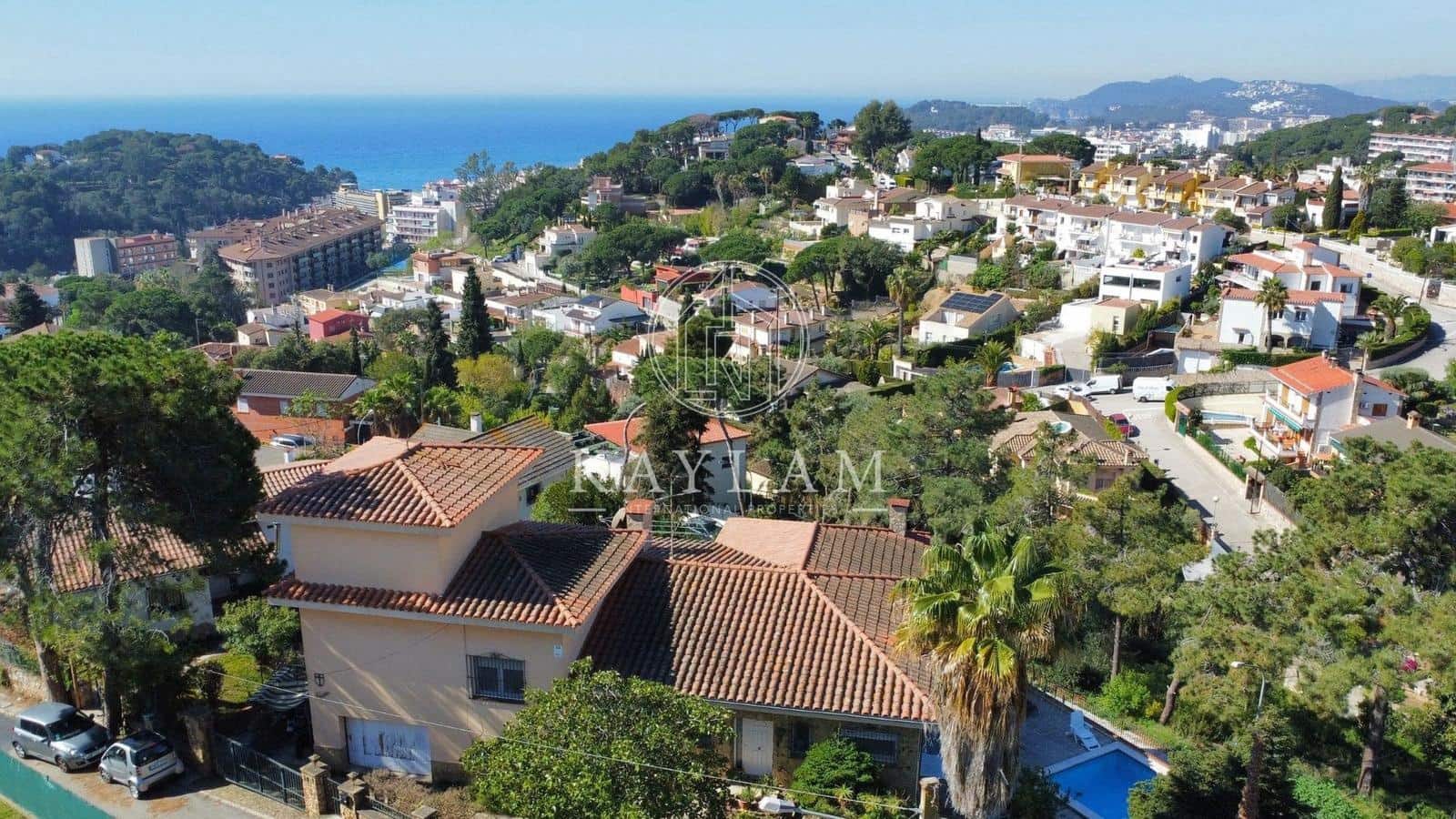 7 soveværelse Villa til salg i Lloret de Mar med garage - € 650.000 (Ref: 8202092)