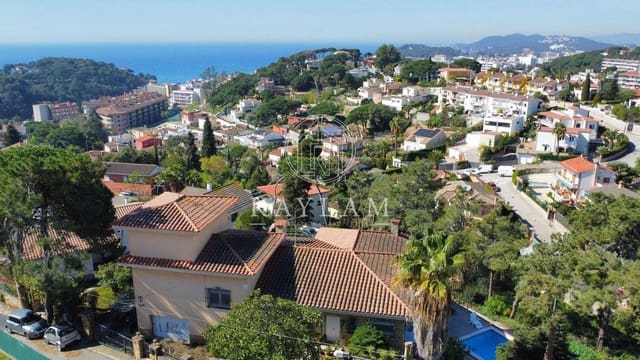 7 slaapkamer Villa te koop in Roca Grossa, Lloret de Mar met garage - € 650.000 (Ref: 8202092)