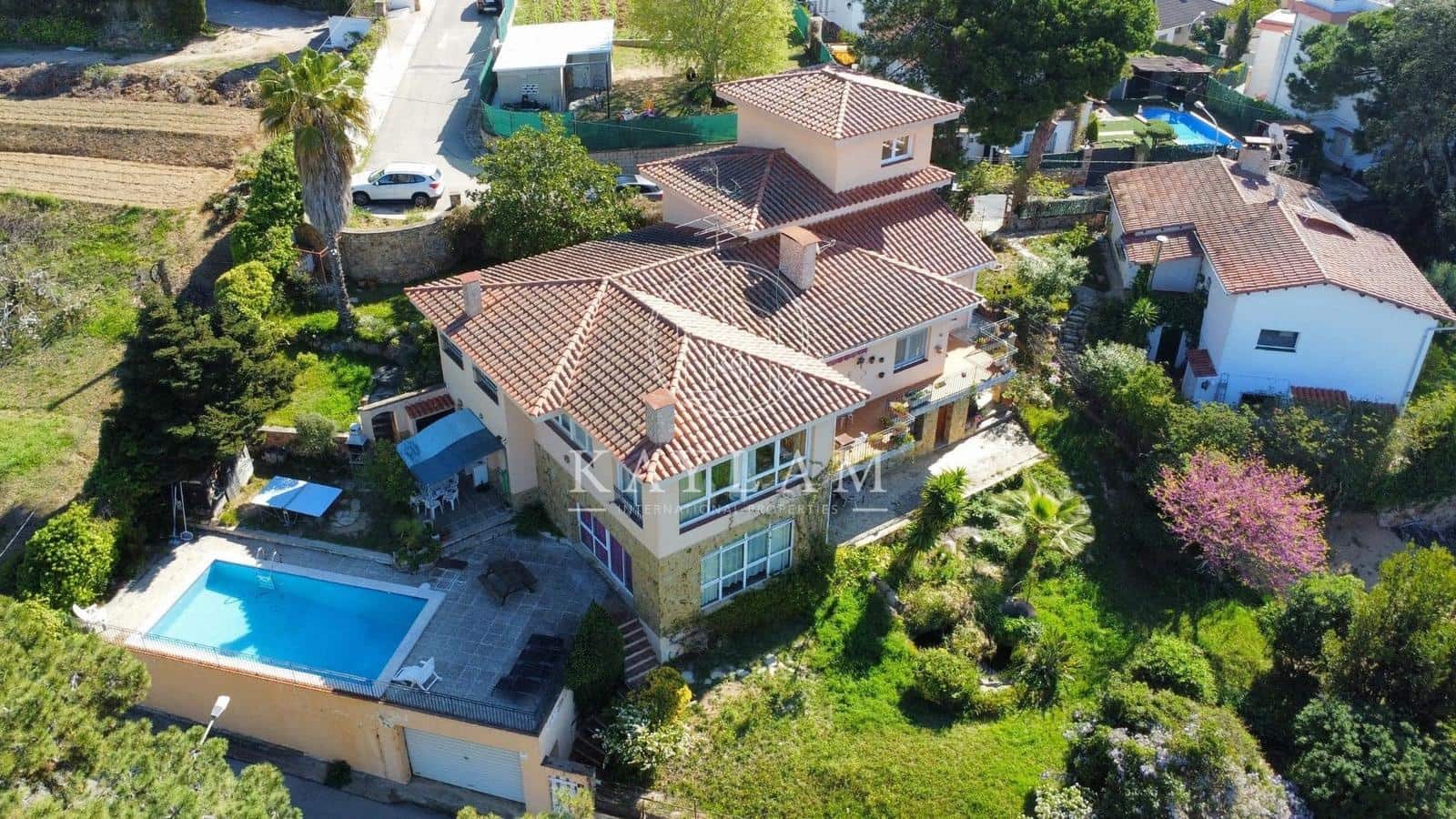 7 soveværelse Villa til salg i Lloret de Mar med garage - € 650.000 (Ref: 8202092)
