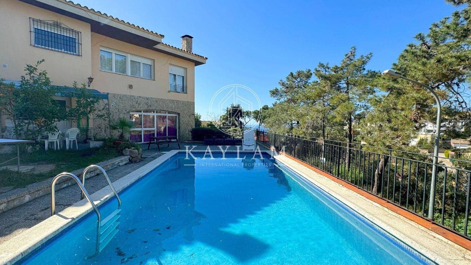7 soveværelse Villa til salg i Lloret de Mar med garage - € 650.000 (Ref: 8202092)