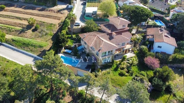 7 slaapkamer Villa te koop in Roca Grossa, Lloret de Mar met garage - € 650.000 (Ref: 8202092)