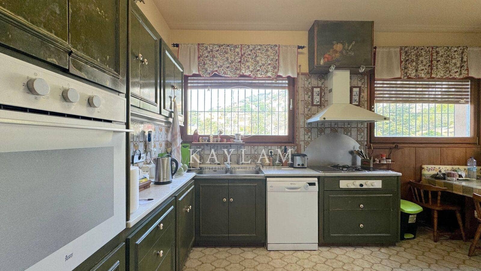 7 soveværelse Villa til salg i Lloret de Mar med garage - € 650.000 (Ref: 8202092)