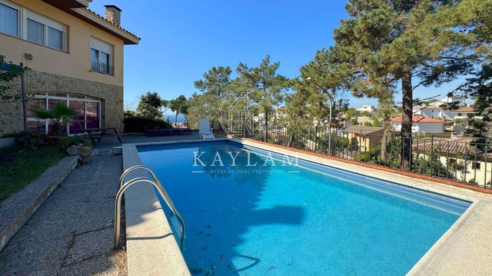 7 soveværelse Villa til salg i Lloret de Mar med garage - € 650.000 (Ref: 8202092)