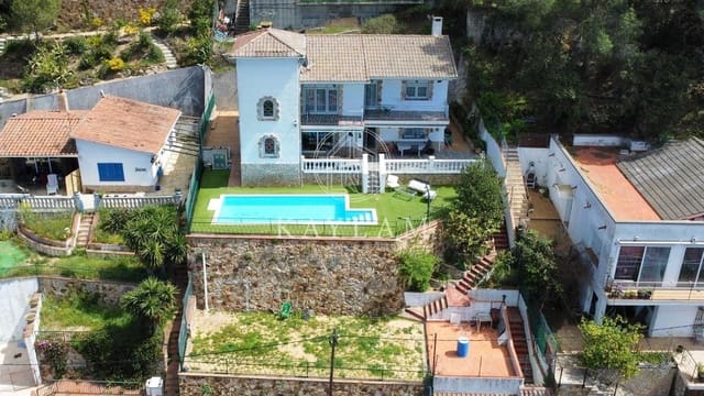 4 soveværelse Villa til salg i Roca Grossa, Lloret de Mar - € 397.000 (Ref: 8216353)