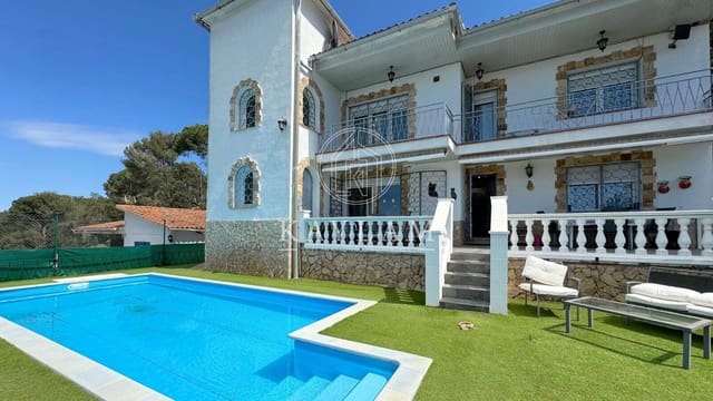 4 soveværelse Villa til salg i Roca Grossa, Lloret de Mar - € 397.000 (Ref: 8216353)