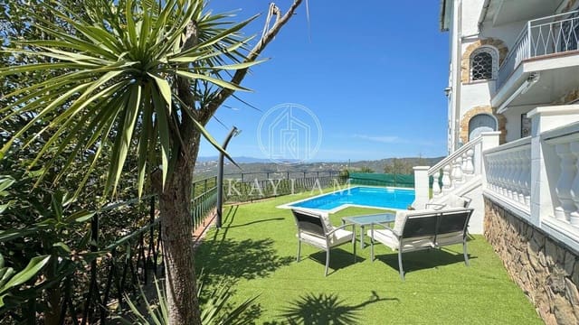 4 soveværelse Villa til salg i Roca Grossa, Lloret de Mar - € 397.000 (Ref: 8216353)