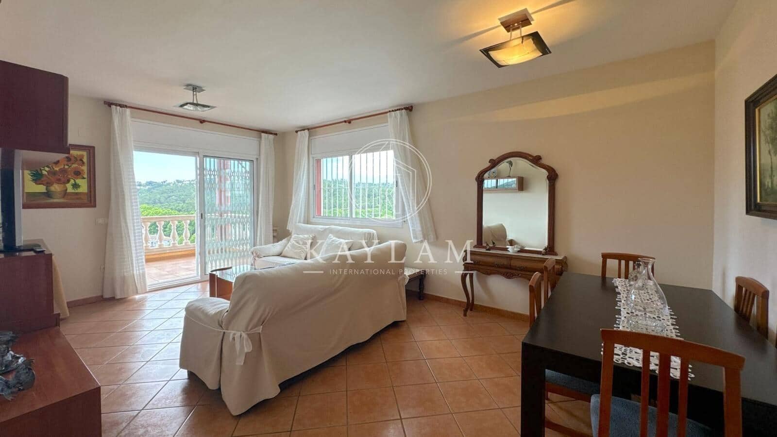 5 bedroom Villa for sale in Vidreres - € 325,000 (Ref: 8382627)