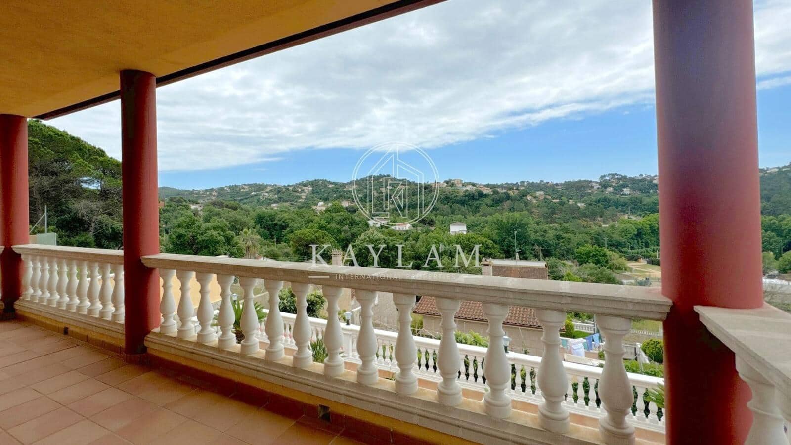 5 bedroom Villa for sale in Vidreres - € 325,000 (Ref: 8382627)