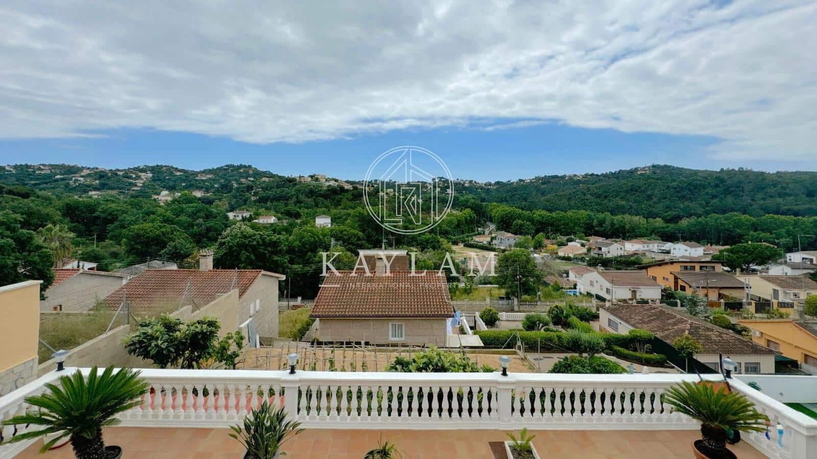 5 bedroom Villa for sale in Vidreres - € 325,000 (Ref: 8382627)