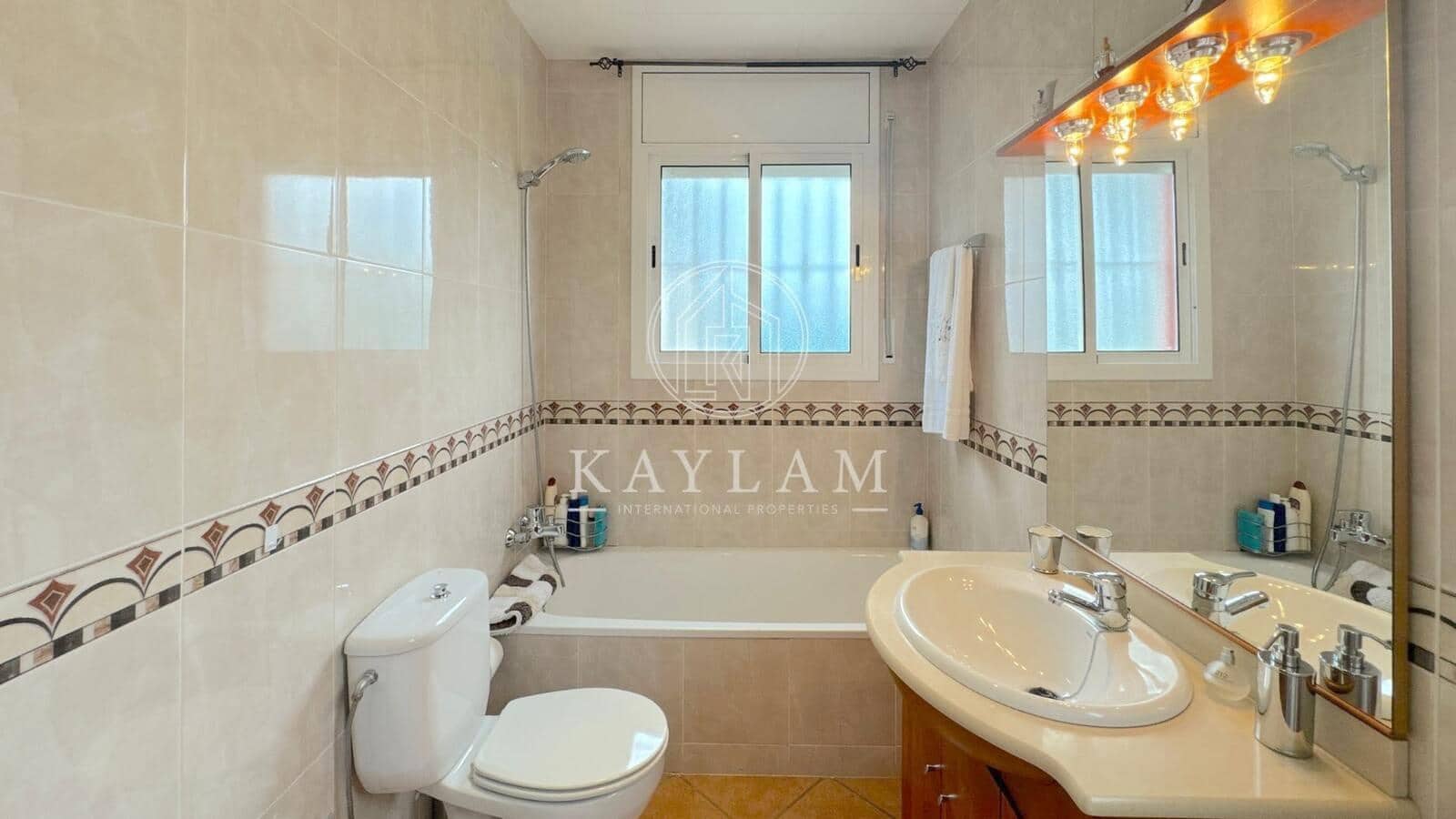 5 bedroom Villa for sale in Vidreres - € 325,000 (Ref: 8382627)