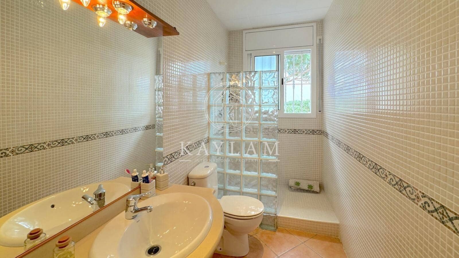 5 bedroom Villa for sale in Vidreres - € 325,000 (Ref: 8382627)