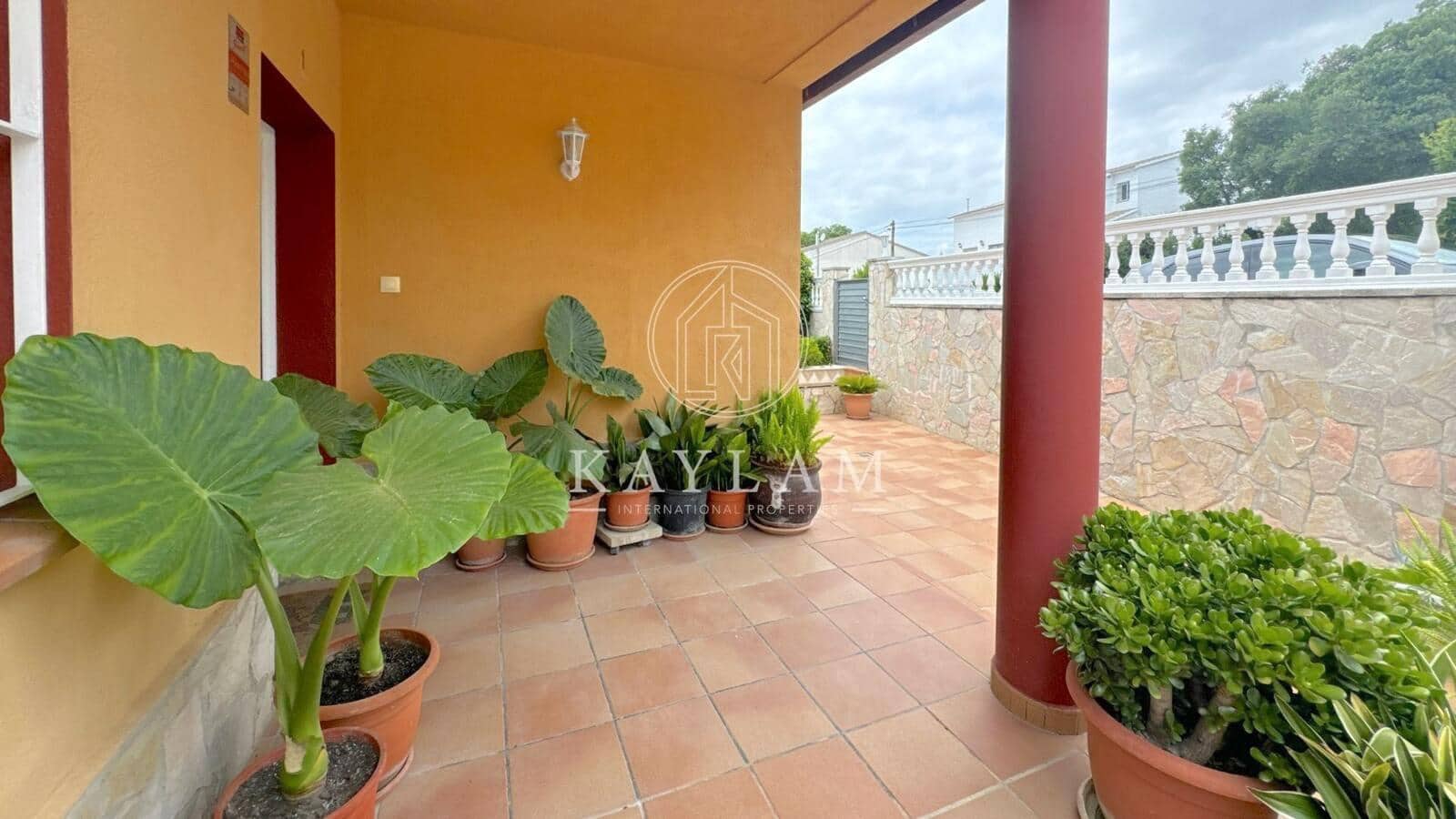 5 bedroom Villa for sale in Vidreres - € 325,000 (Ref: 8382627)