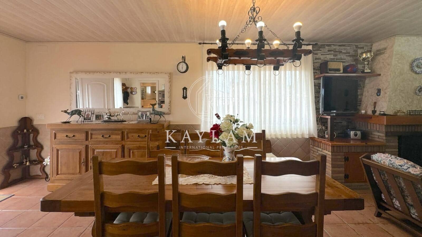 5 bedroom Villa for sale in Vidreres - € 325,000 (Ref: 8382627)