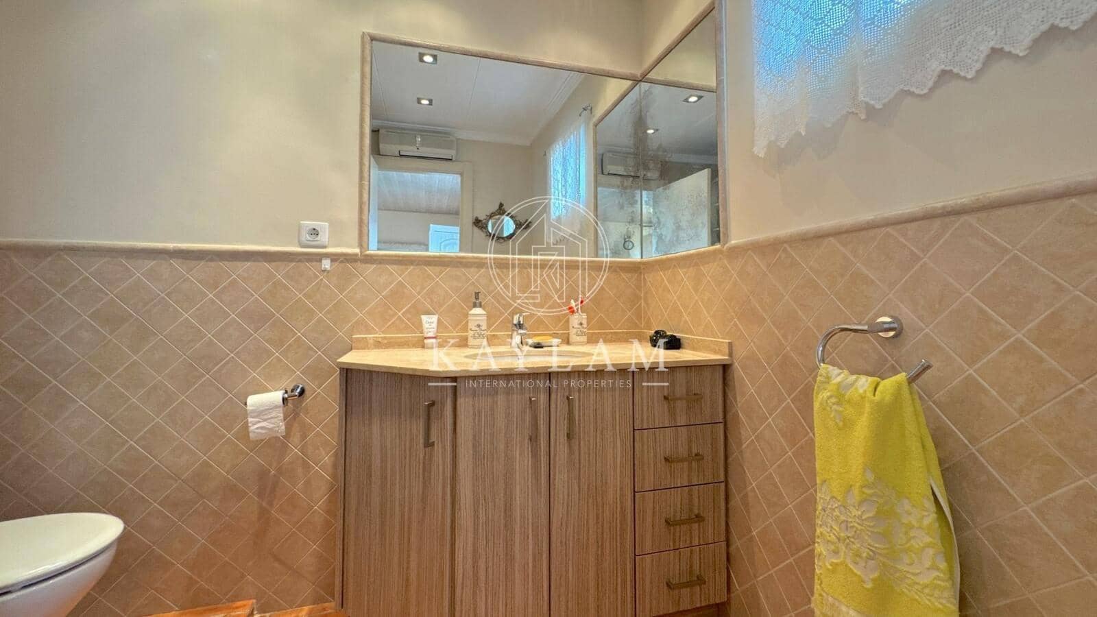 5 bedroom Villa for sale in Vidreres - € 325,000 (Ref: 8382627)