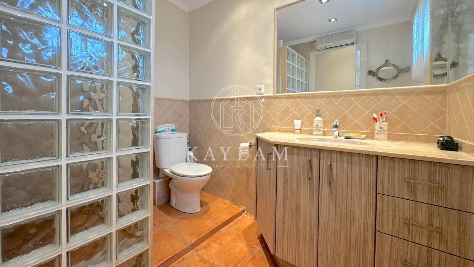 5 bedroom Villa for sale in Vidreres - € 325,000 (Ref: 8382627)