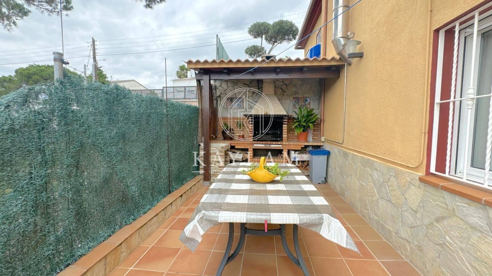 5 bedroom Villa for sale in Vidreres - € 325,000 (Ref: 8382627)