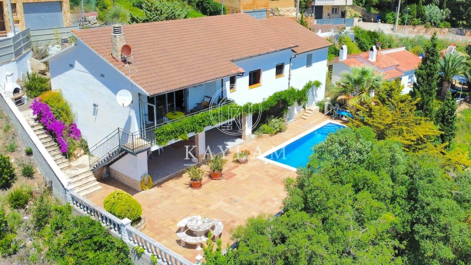 5 soveværelse Villa til salg i Lloret de Mar - € 470.000 (Ref: 8385605)