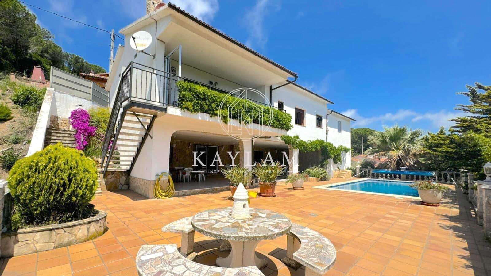 5 soveværelse Villa til salg i Lloret de Mar - € 470.000 (Ref: 8385605)